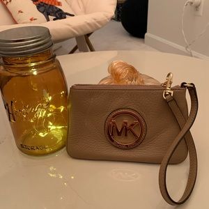 Micheal Kors wristlet
